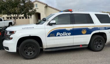 Man dead, suspect at large after shooting at north Phoenix home