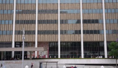 Man allegedly threw incendiary devices at LA federal building