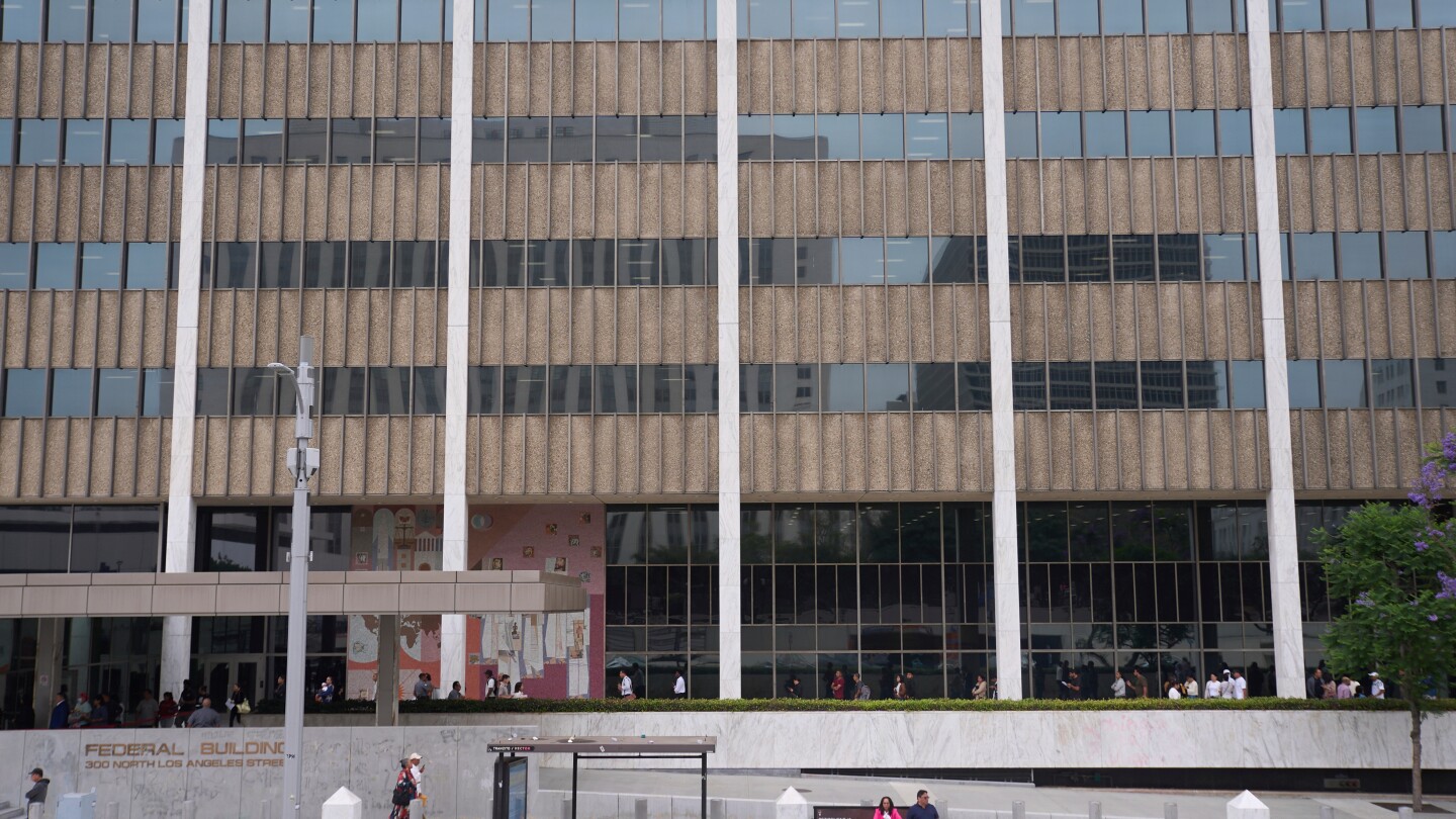 Man allegedly threw incendiary devices at LA federal building