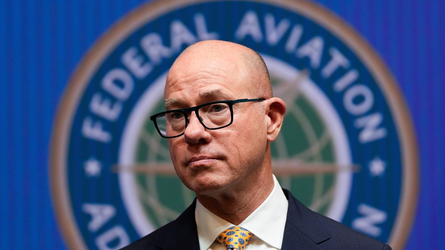 Democratic Senator criticizes FAA chief for failing to sell Republic Airways stock