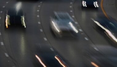 A look at Trump administration claims touting benefits of reduced gas mileage regulations