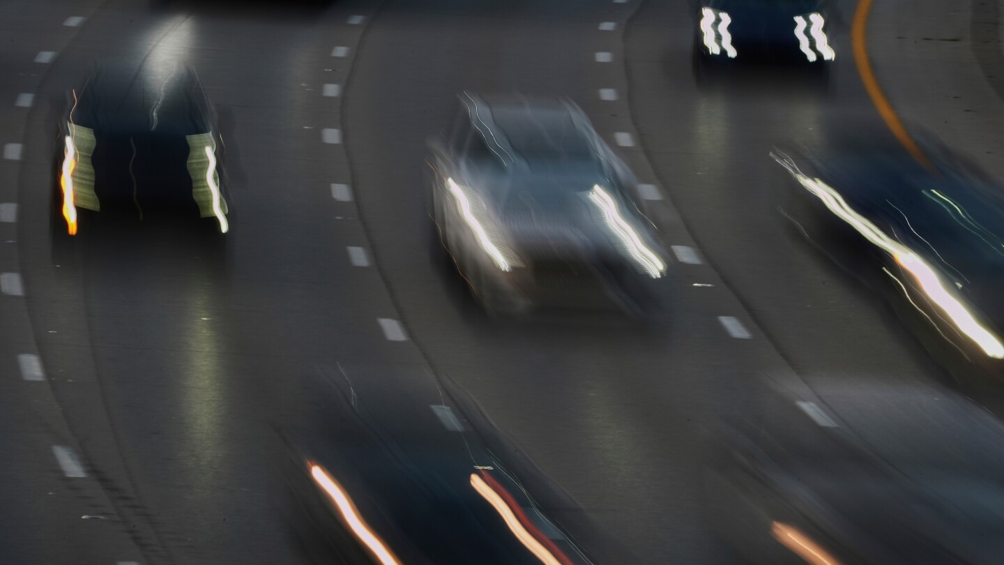 A look at Trump administration claims touting benefits of reduced gas mileage regulations