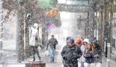 Blizzard conditions and strong winds as Midwest storm moves east