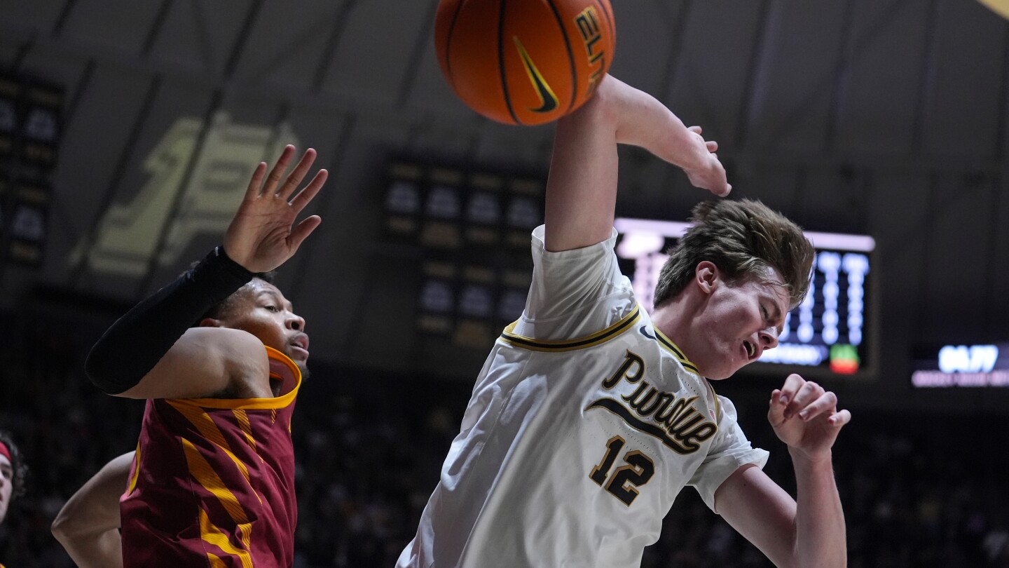 No. 10 Iowa State takes down No. 1 Purdue, 81-58