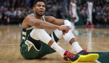 Antetokounmpo leaves Bucks' game with Pistons after straining right calf in first quarter