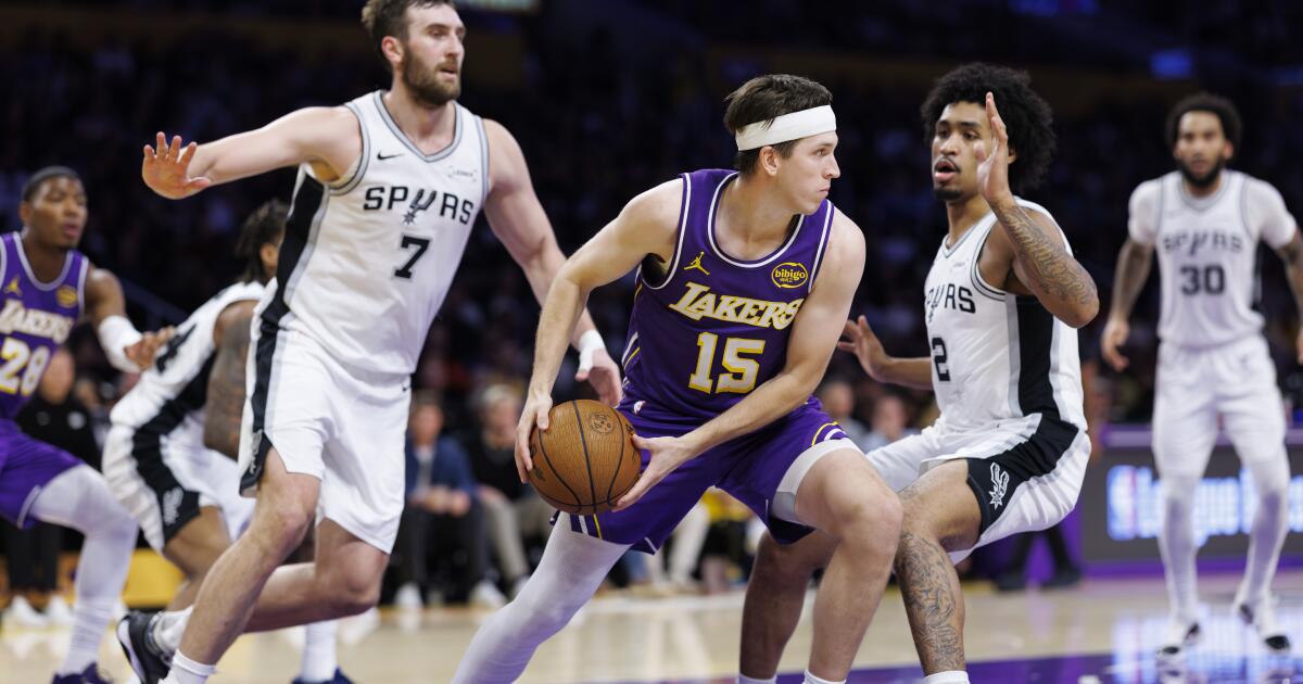 Austin Reaves' quiet game magnifies Lakers' bigger defensive struggles
