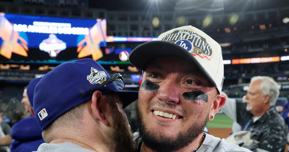 2025 World Series hero Miguel Rojas agrees to return to Dodgers