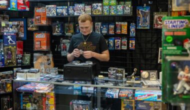 'Like hitting a lotto ticket.' Why memorabilia collectors pursue chase cards