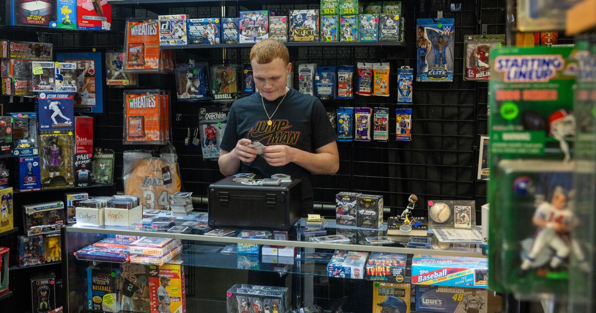 'Like hitting a lotto ticket.' Why memorabilia collectors pursue chase cards