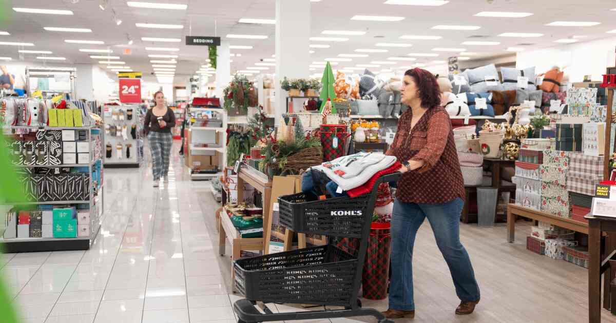 How tariffs and inflation are reshaping consumers' holiday shopping