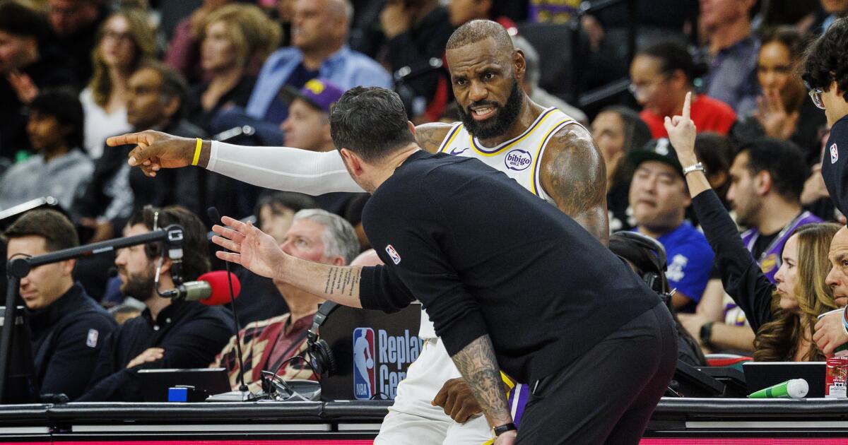 Lakers 'recalibrate' after Austin Reaves injury, 3-game losing streak