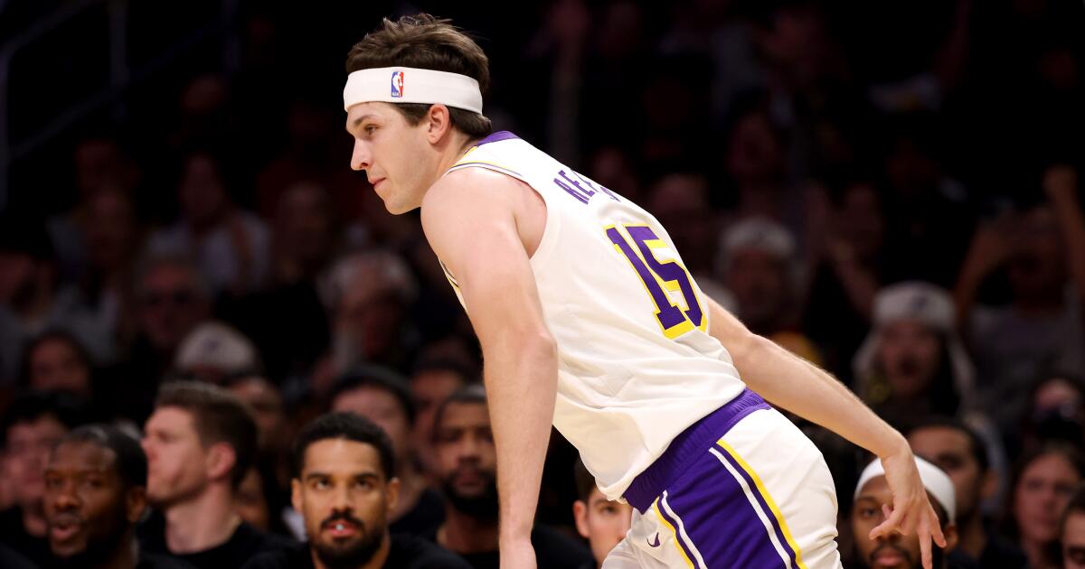 Lakers' Austin Reaves exits vs. Rockets because of calf soreness