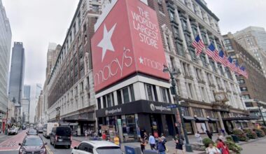 Sheriff employee stabbed while changing her baby in Macy's bathroom