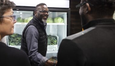 Mayor Johnson wants to cut red tape for small businesses