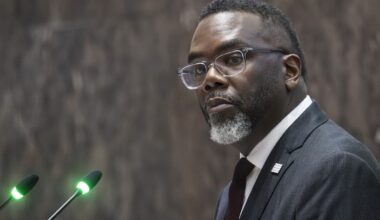 Chicago's bond rating likely to drop to a notch above junk, no matter how and when budget stalemate ends