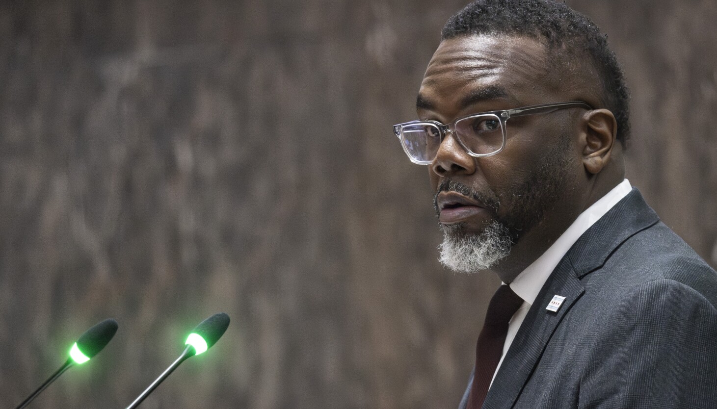 Council opposition wins Round 1 in budget battle with Mayor Johnson