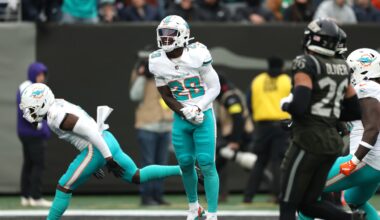 De'Von Achane questionable to return, Dolphins up 24-7
