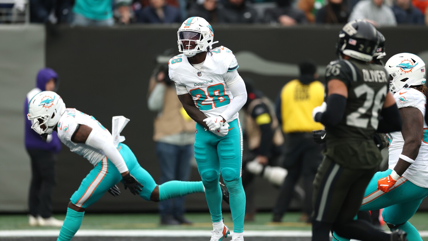 De'Von Achane questionable to return, Dolphins up 24-7