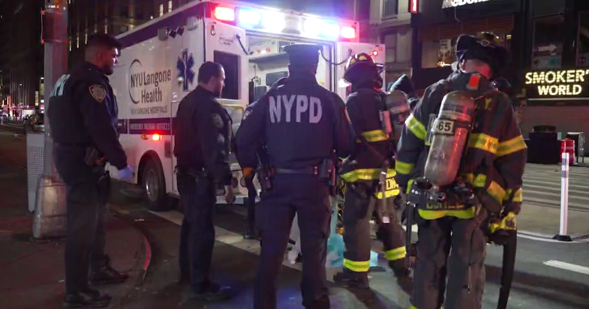 Man found with burns at Times Square subway station in NYC, police say