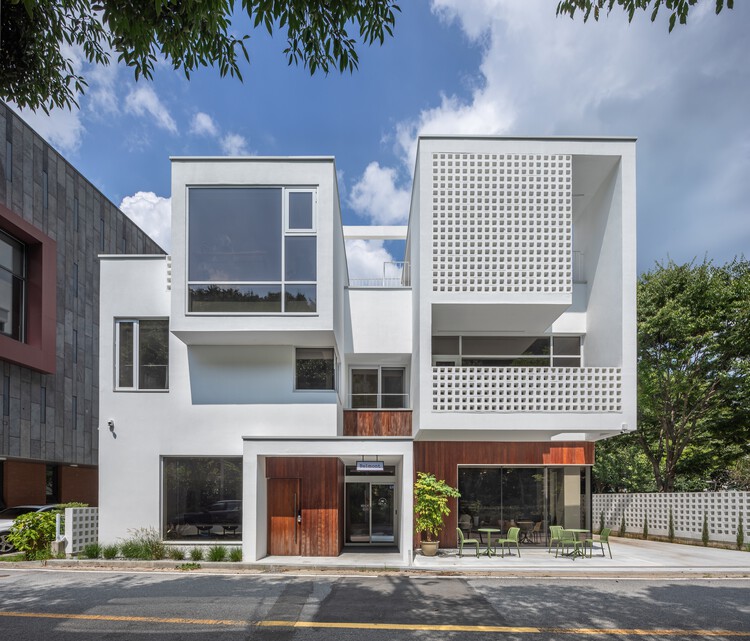 White Brick House / PLAN Architects office - Exterior Photography, Balcony