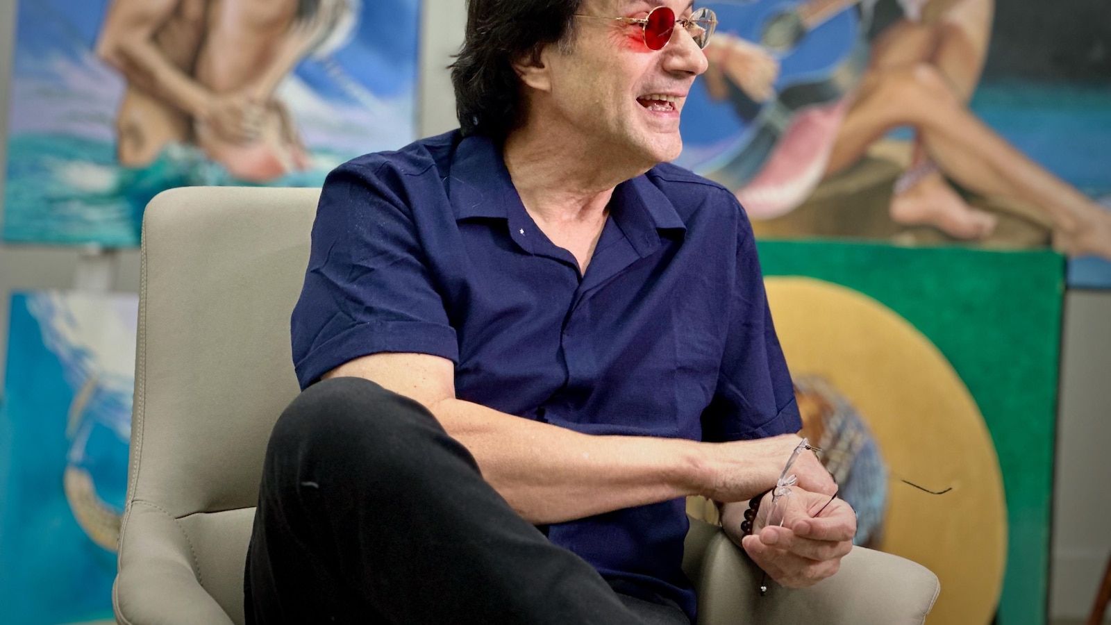 From red donkeys to vibrant art: Colorblind painter's colorful journey