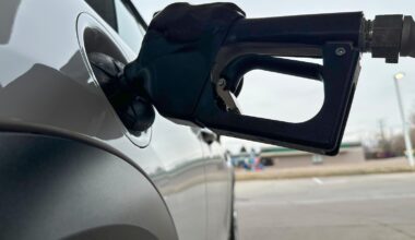 US drivers are seeing lower gas prices this holiday season