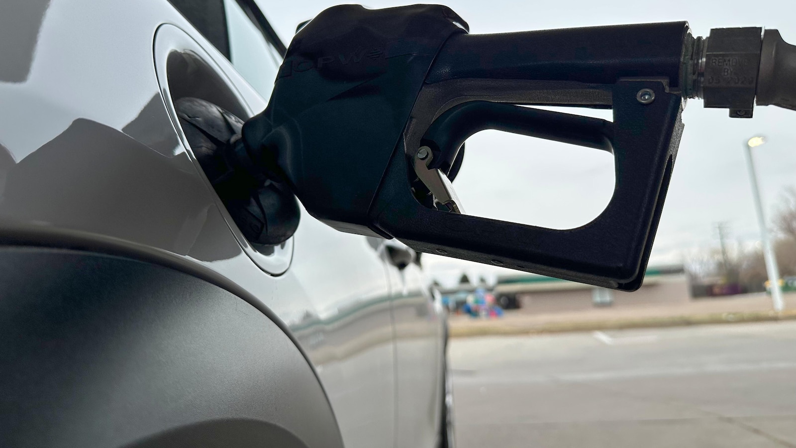 US drivers are seeing lower gas prices this holiday season