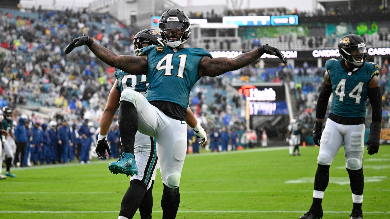 Daniel Jones hurt in Jaguars' 11th consecutive home win against the Colts, 36-19