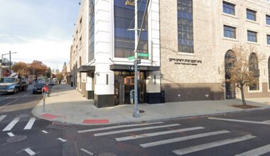 Young dad walking with family in Brooklyn attacked by man shouting antisemitic threats