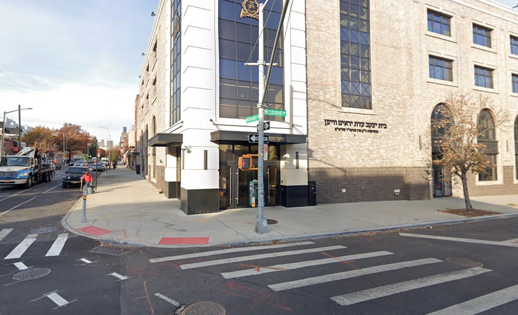 Young dad walking with family in Brooklyn attacked by man shouting antisemitic threats