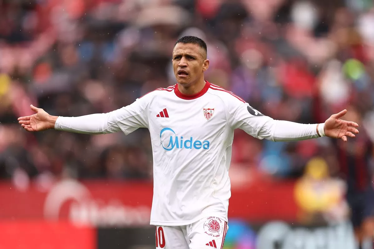 Alexis Sanchez of Sevilla FC reacts during the LaLiga EA Sports match between Sevilla FC and Levante UD at Estadio Ramon Sanchez Pizjuan on January 04, 2026 in Seville, Spain.