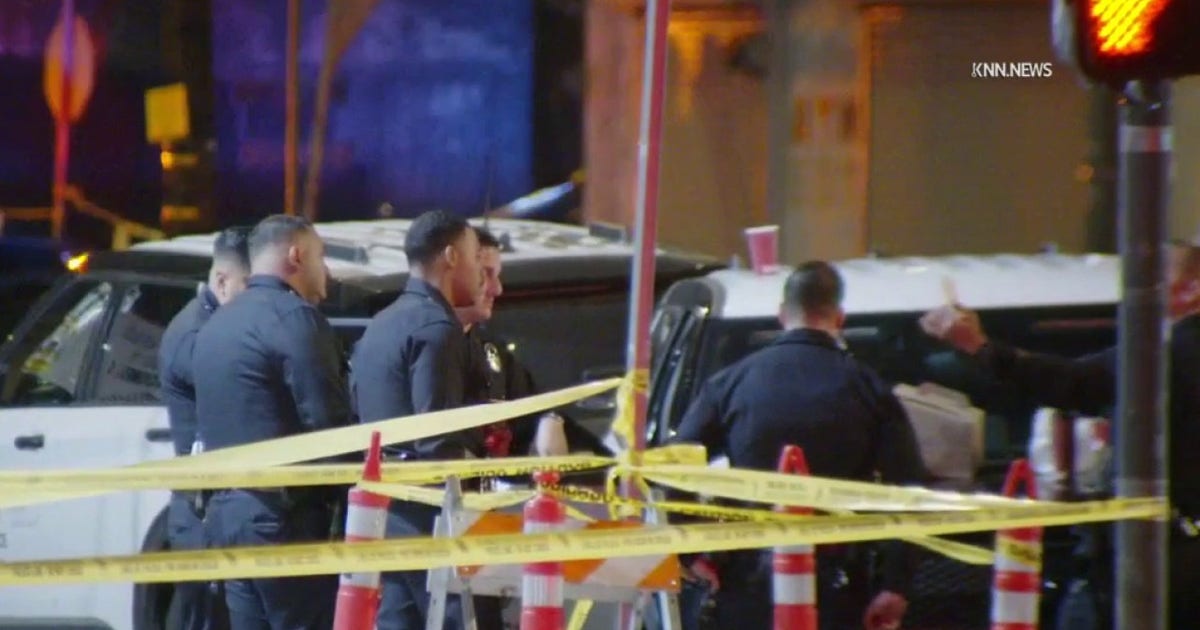 South LA shooting: 1 killed, 4 wounded while waiting for food at fast-food restaurant