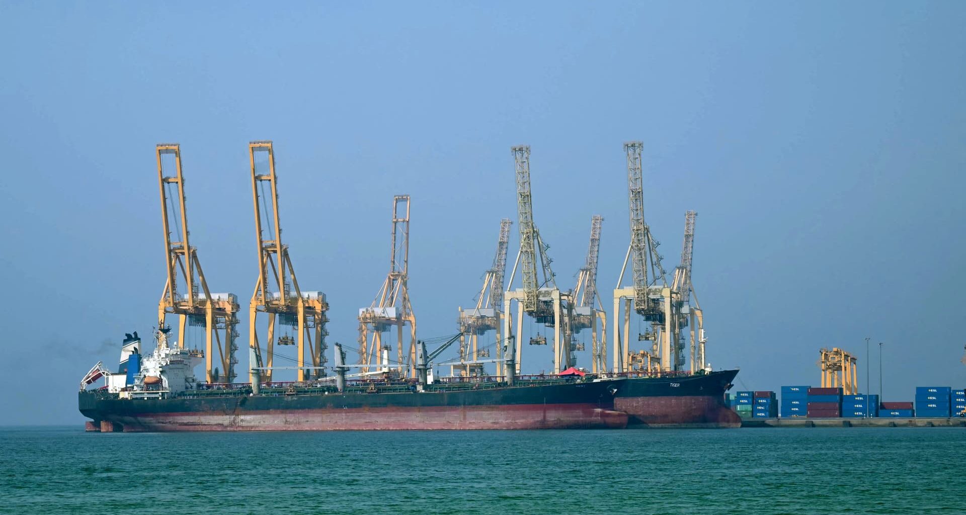 Strait of Hormuz back in focus amid possible U.S. intervention in Iran