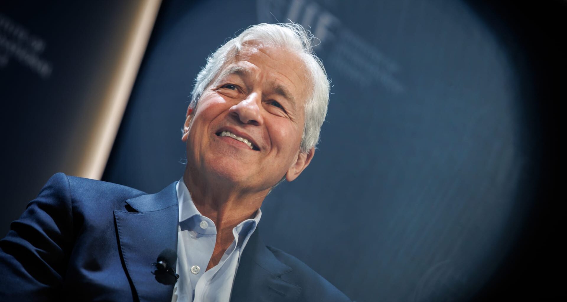 JPMorgan Chase reaches deal to become Apple credit card issuer, source says