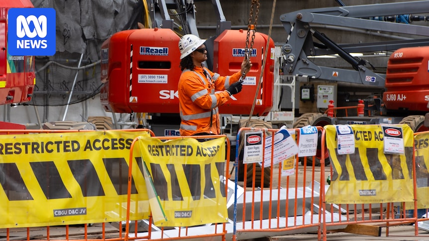 Queensland government to change construction industry after inquiry finds productivity declining