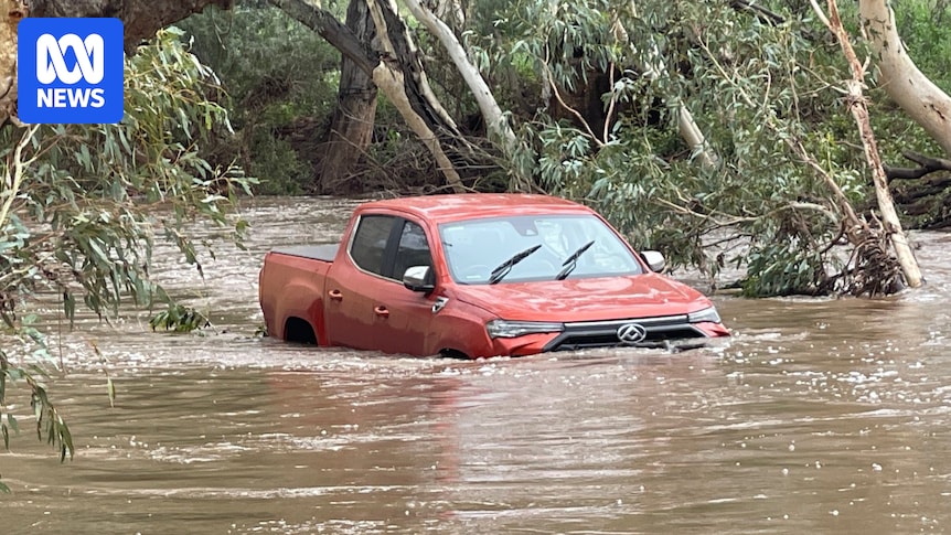 Father and daughter walk 13km after escape from flooded car in outback Queensland
