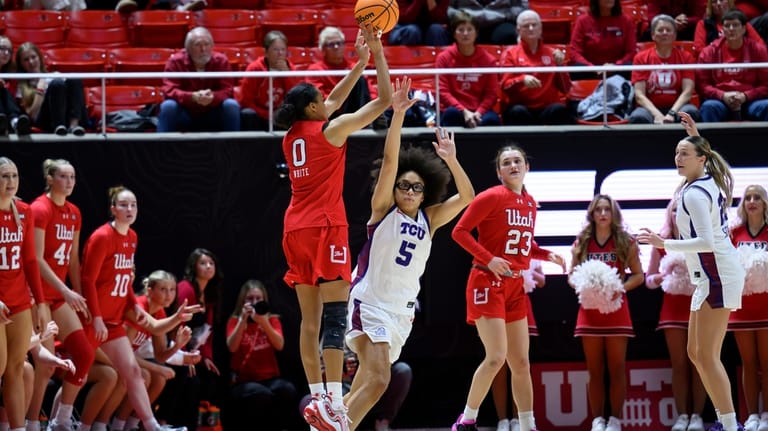Utah guard Lani White (0) shoots to make a tying...