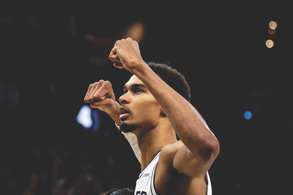 Donate blood on Friday and receive a pair of San Antonio Spurs tickets