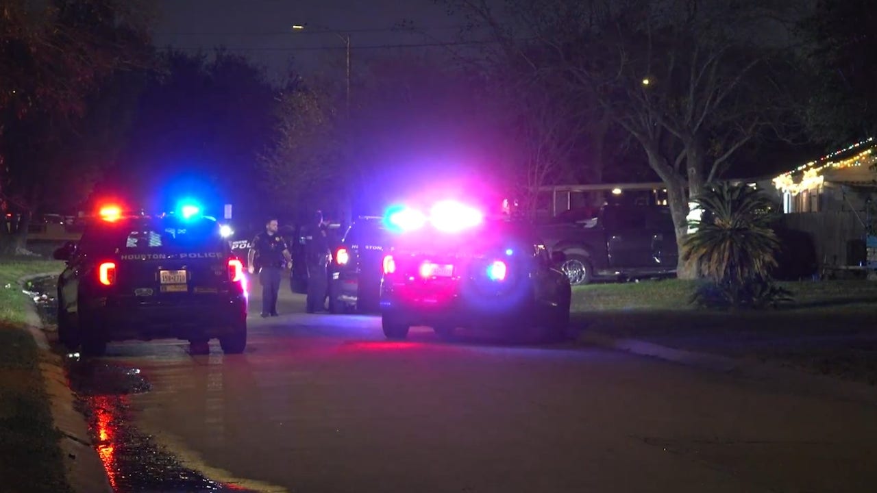 Man shot by former neighbor; suspect surrenders after standoff, Houston police say