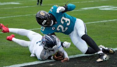 Titans QB Cam Ward suffers shoulder injury against Jaguars