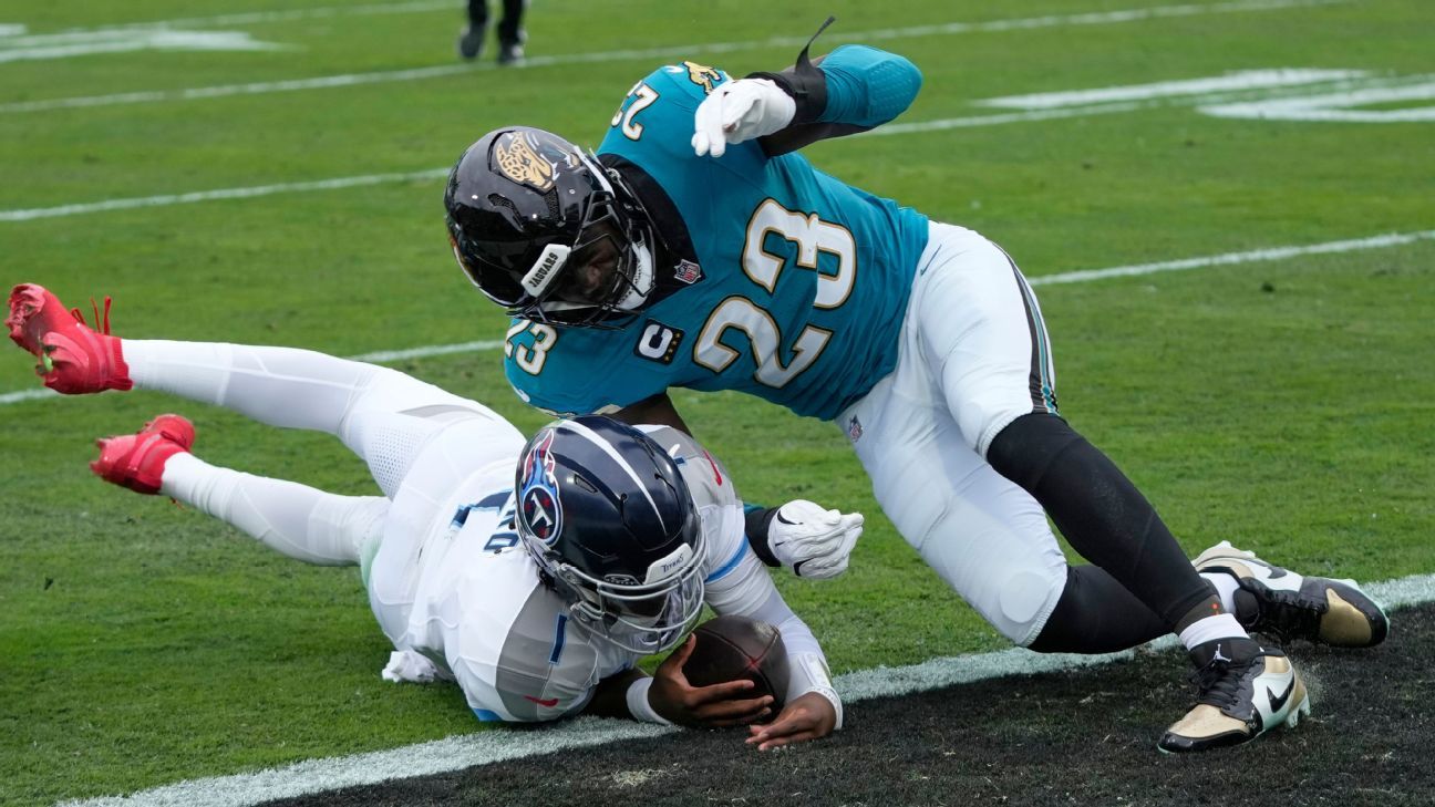 Titans QB Cam Ward suffers shoulder injury against Jaguars