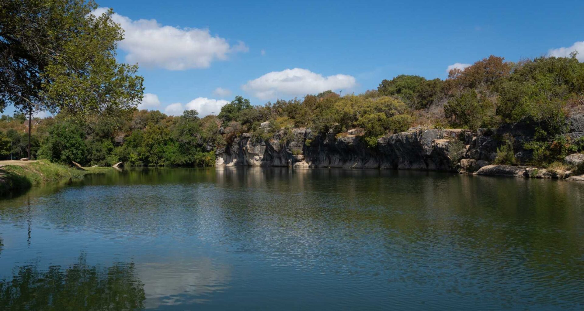 Line break spills 100,000 gallons of sewage into Georgetown river