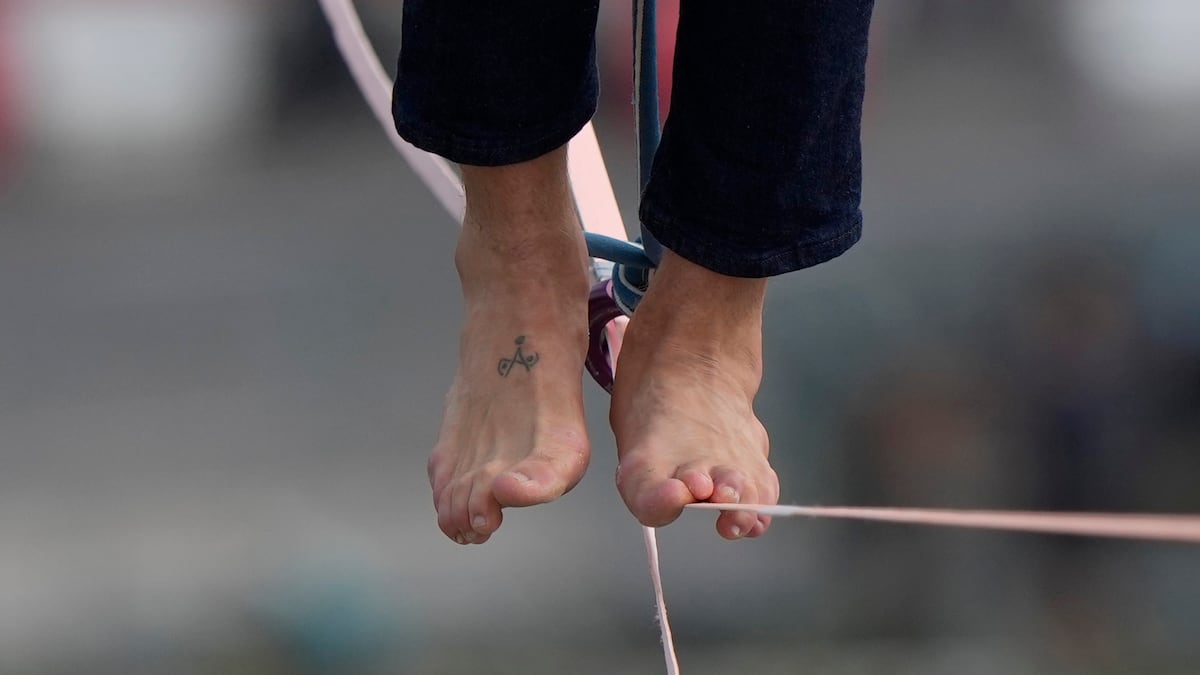 Fatal helicopter crash ignites criticism of slacklining oversight