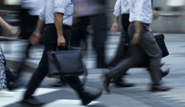 Japan’s Base Pay Growth Holds Steady, Keeping BOJ on Hike Path