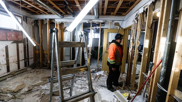 Ottawa sending military after thousands evacuate Pimicikamak Cree Nation