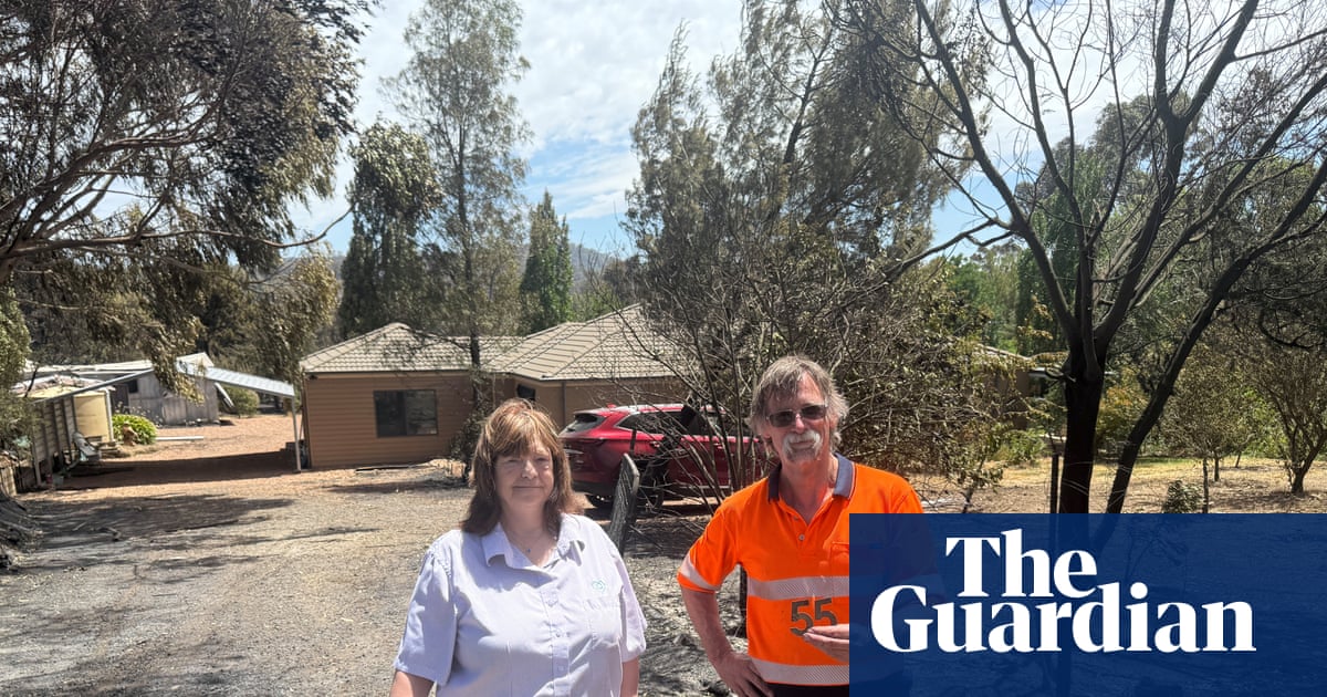 Lynne and Peter return to find their house still standing but others left devastated after Harcourt bushfire | Bushfires