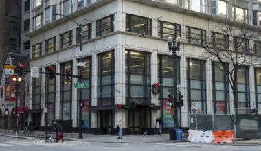 Barnes & Noble to open largest Chicago store, after other 'successful' openings