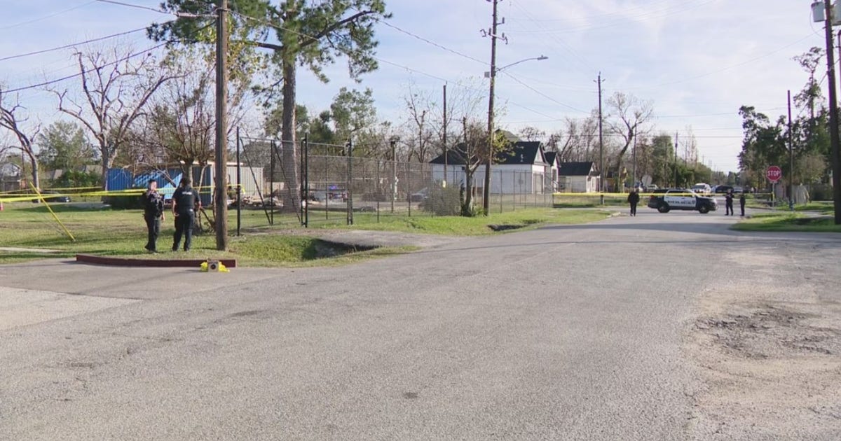 Houston officer fatally shoots 'armed suspect' in Kashmere Gardens, police say