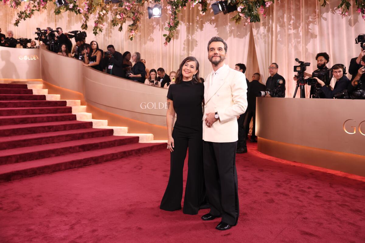 Sandra Delgado and Wagner Moura on the red carpet at the 2026 Golden Globes