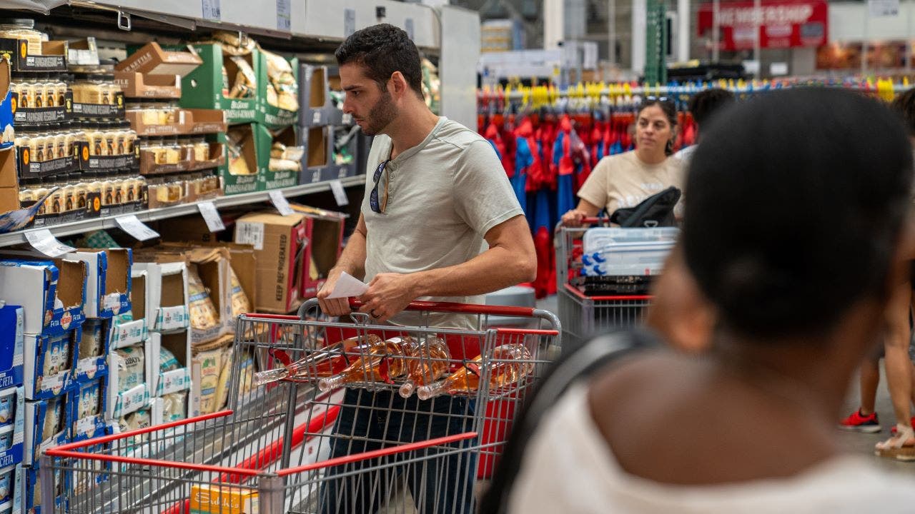 Consumer sentiment rises January despite inflation, labor market concerns